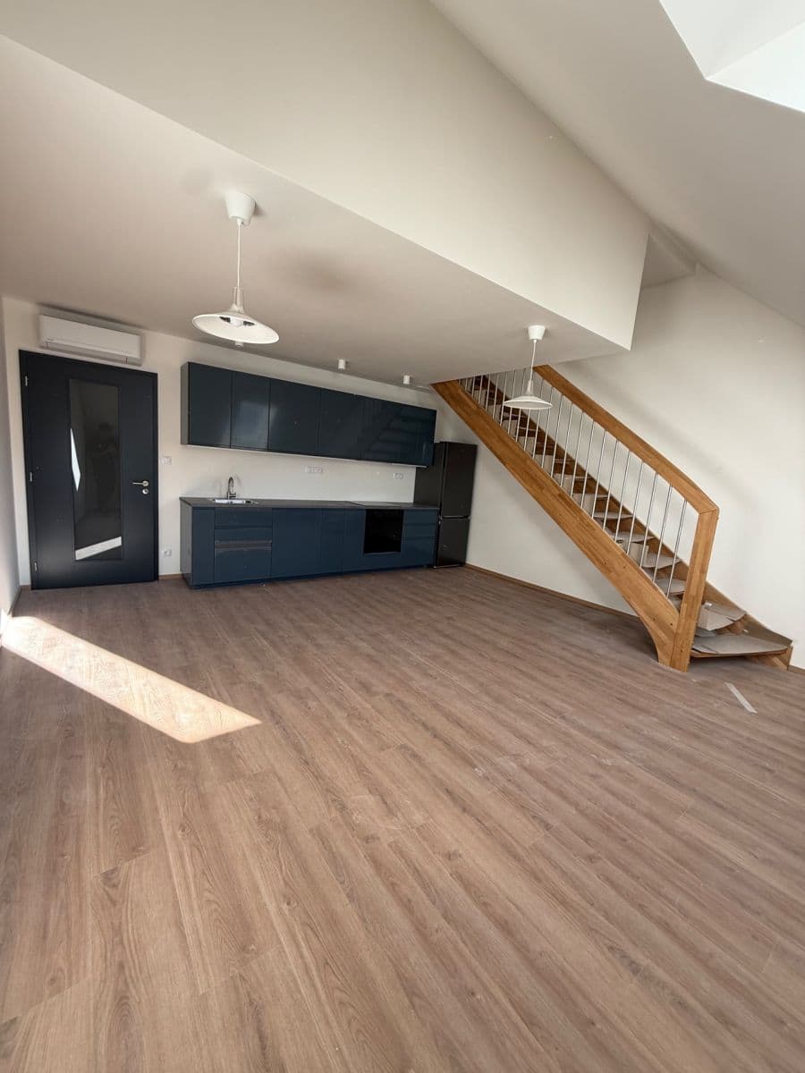 Prenájom bytu 2-izbový 85 m², Chodská, Praha, Praha Prenájom bytu 2-izbový 85 m², Chodská, Praha, Praha