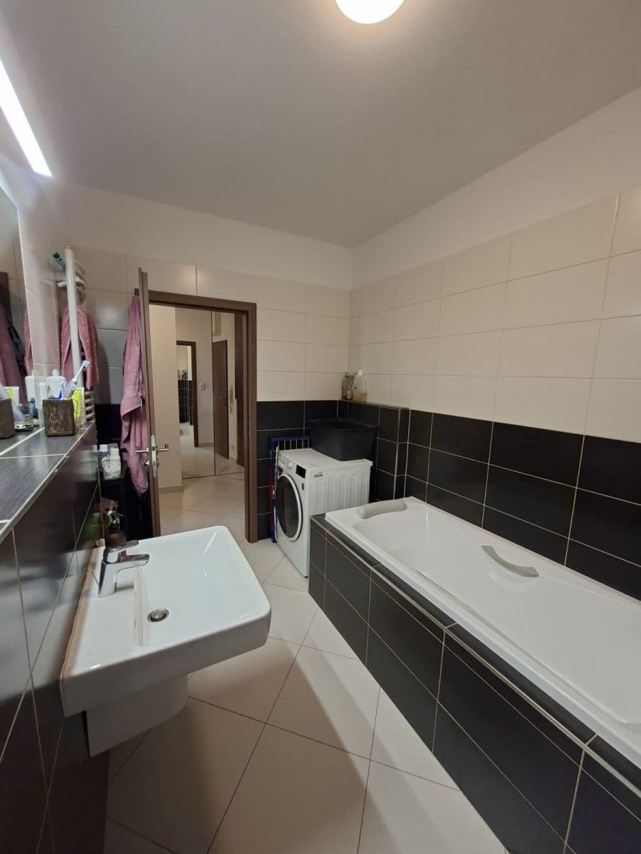 Prenájom bytu 2-izbový 55 m², Pod Harfou, Praha, Praha Prenájom bytu 2-izbový 55 m², Pod Harfou, Praha, Praha