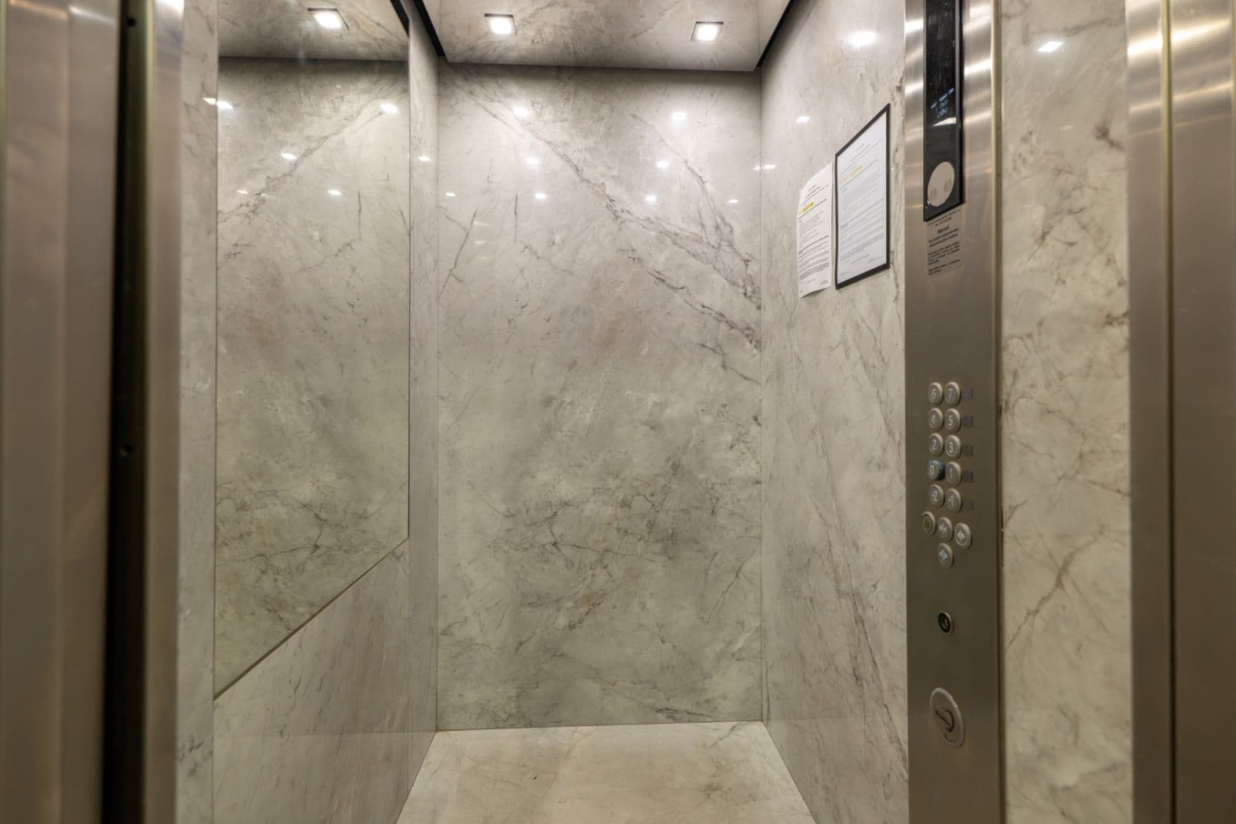 Predaj bytu 3-izbový 123 m², Rohanské nábřeží, Praha, Praha Predaj bytu 3-izbový 123 m², Rohanské nábřeží, Praha, Praha