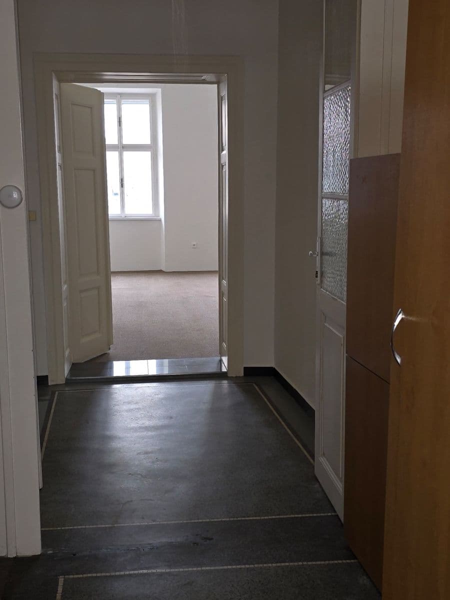 Prenájom bytu 2-izbový 75 m², Komenského náměstí, Jičín, Královéhradecký kraj Prenájom bytu 2-izbový 75 m², Komenského náměstí, Jičín, Královéhradecký kraj
