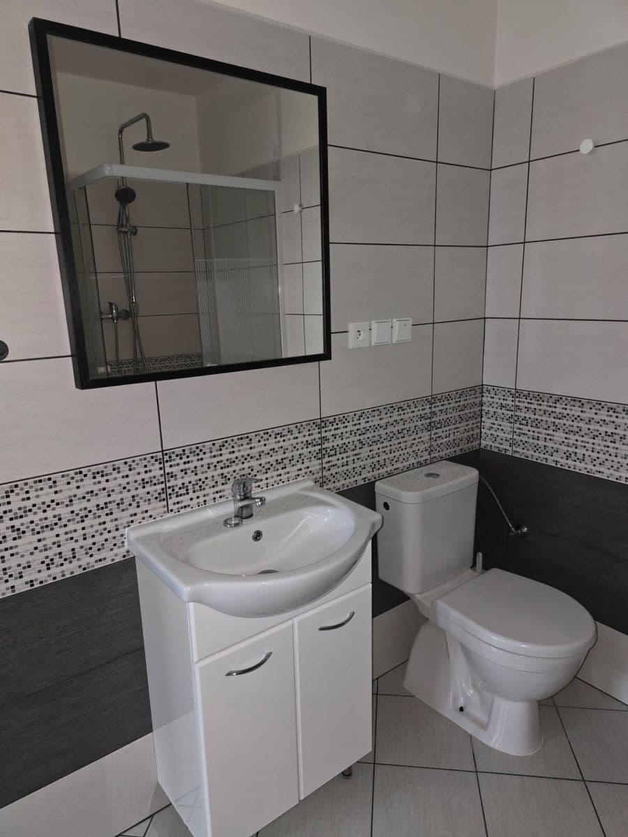 Prenájom bytu 2-izbový 75 m², Komenského náměstí, Jičín, Královéhradecký kraj Prenájom bytu 2-izbový 75 m², Komenského náměstí, Jičín, Královéhradecký kraj