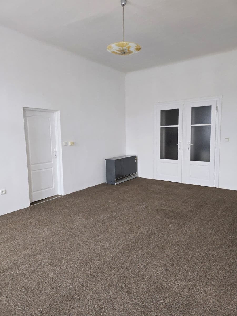 Prenájom bytu 2-izbový 75 m², Komenského náměstí, Jičín, Královéhradecký kraj Prenájom bytu 2-izbový 75 m², Komenského náměstí, Jičín, Královéhradecký kraj