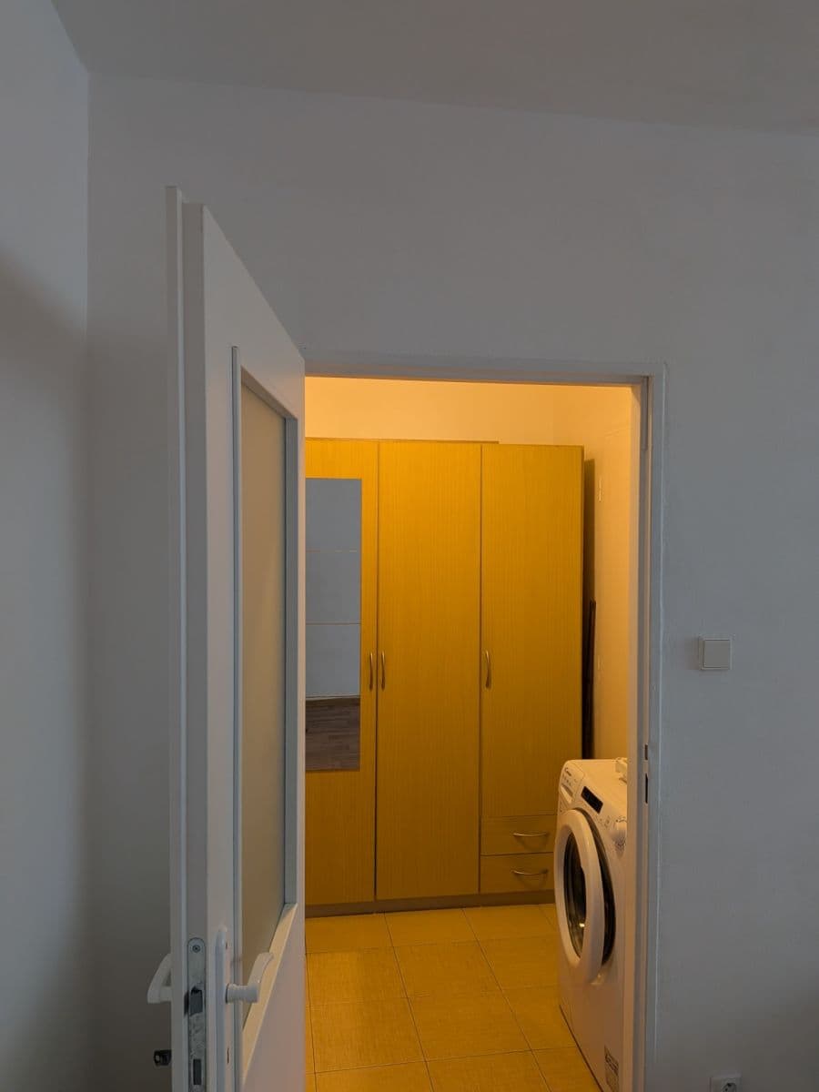 Prenájom bytu 1-izbový 28 m², Bělčická, Praha, Praha Prenájom bytu 1-izbový 28 m², Bělčická, Praha, Praha