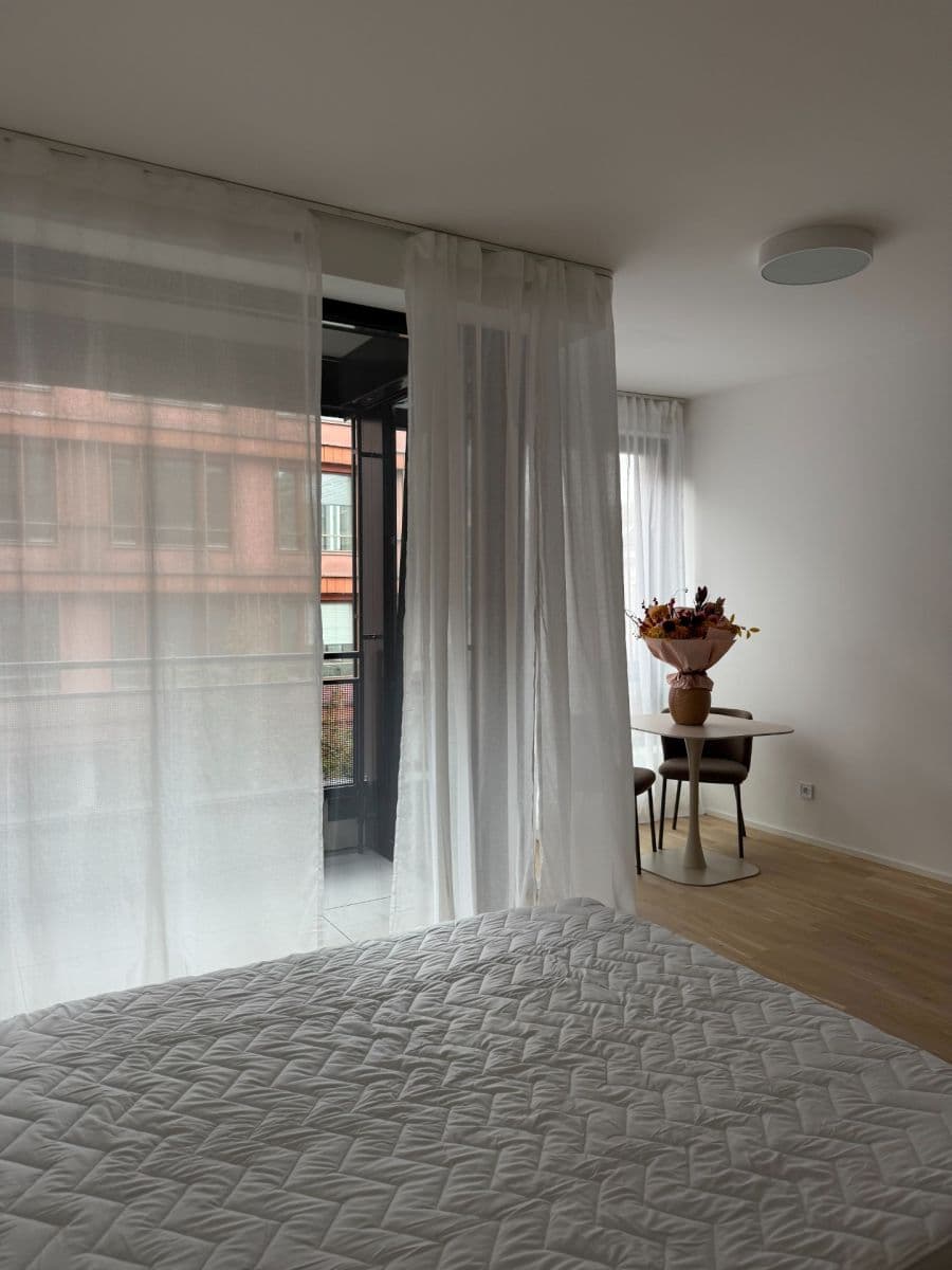 Prenájom bytu 1-izbový 39 m², Hartigova, Praha, Praha Prenájom bytu 1-izbový 39 m², Hartigova, Praha, Praha