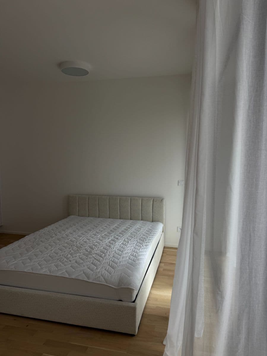 Prenájom bytu 1-izbový 39 m², Hartigova, Praha, Praha Prenájom bytu 1-izbový 39 m², Hartigova, Praha, Praha