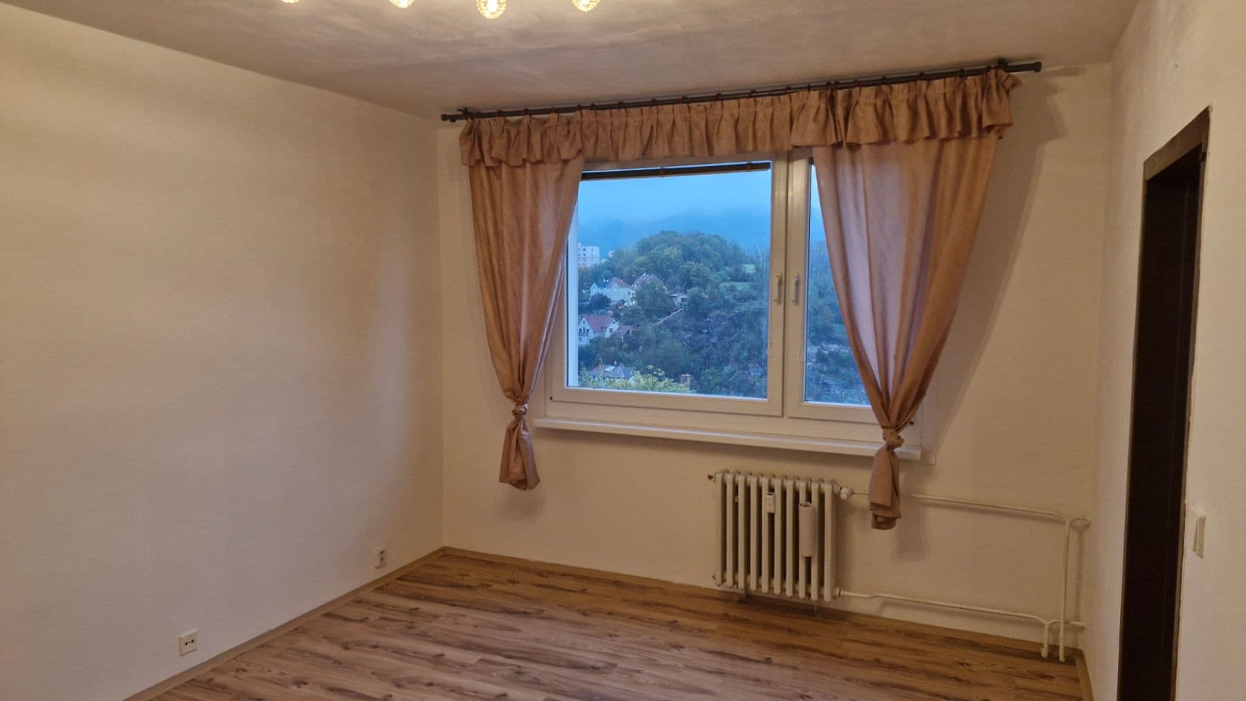 Prenájom bytu 1-izbový 35 m², Na Výšině, Ústí nad Labem, Ústecký kraj Prenájom bytu 1-izbový 35 m², Na Výšině, Ústí nad Labem, Ústecký kraj