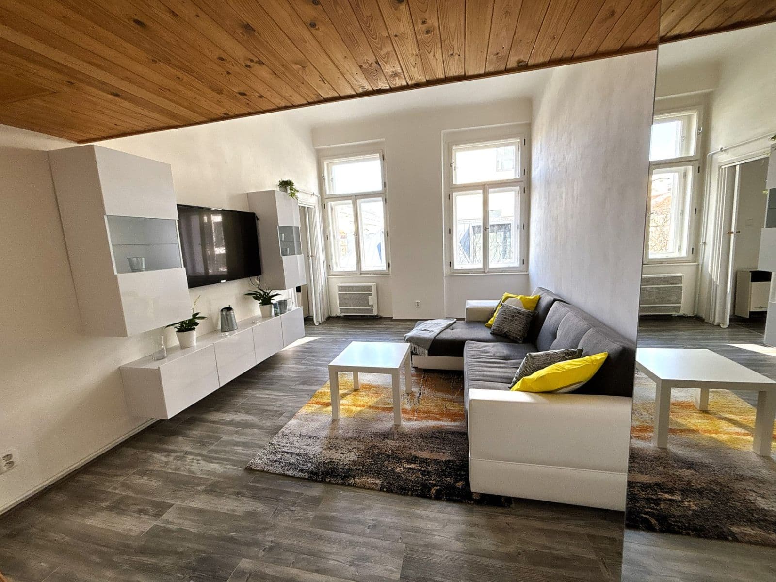 Prenájom bytu 1-izbový 40 m², Pernerova, Praha, Praha Prenájom bytu 1-izbový 40 m², Pernerova, Praha, Praha