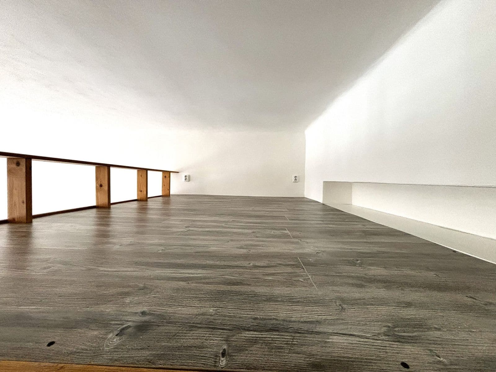 Prenájom bytu 1-izbový 40 m², Pernerova, Praha, Praha Prenájom bytu 1-izbový 40 m², Pernerova, Praha, Praha