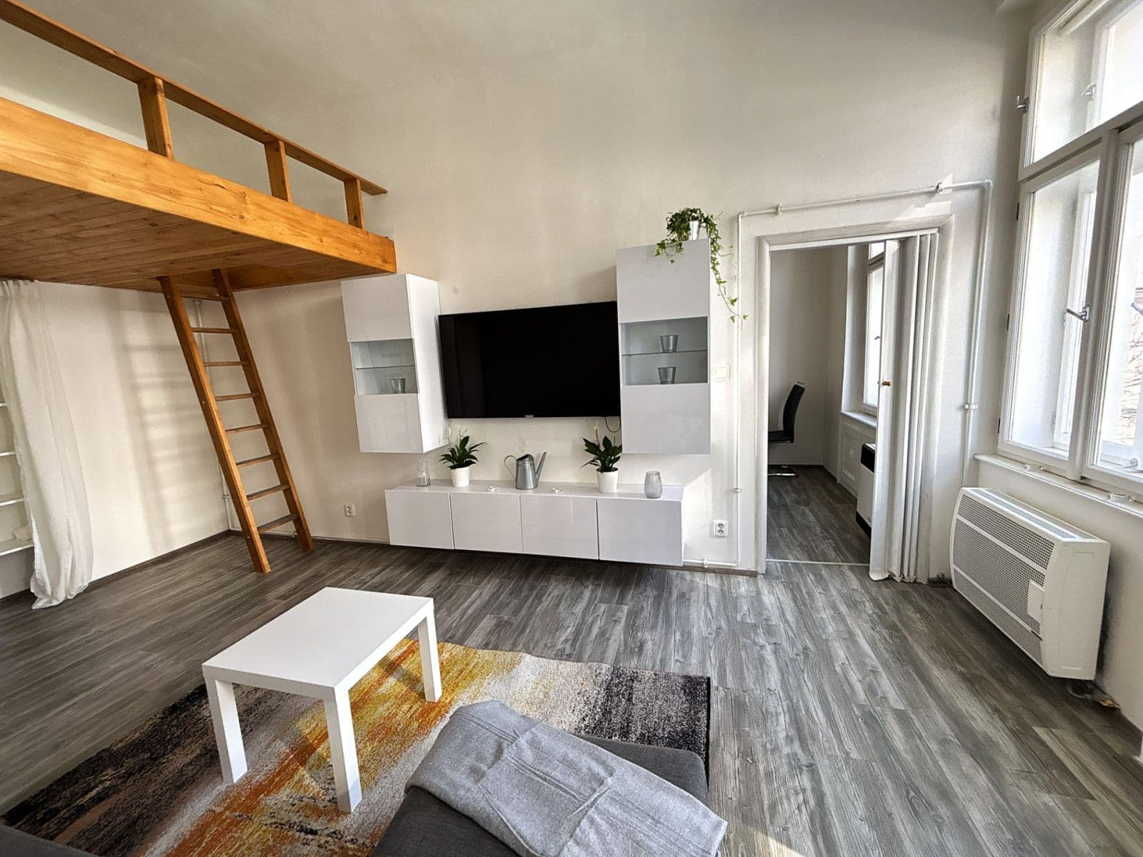 Prenájom bytu 1-izbový 40 m², Pernerova, Praha, Praha Prenájom bytu 1-izbový 40 m², Pernerova, Praha, Praha