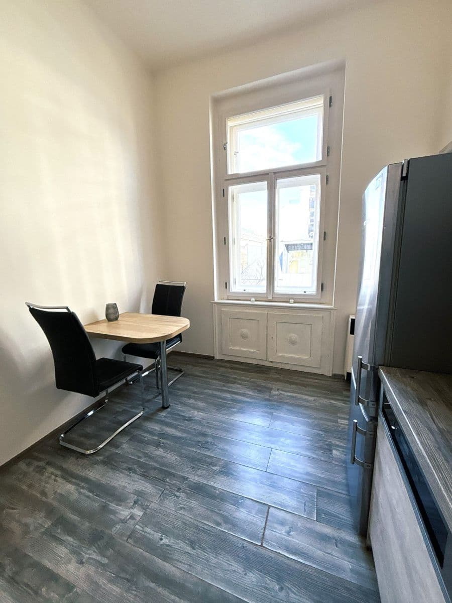 Prenájom bytu 1-izbový 40 m², Pernerova, Praha, Praha Prenájom bytu 1-izbový 40 m², Pernerova, Praha, Praha