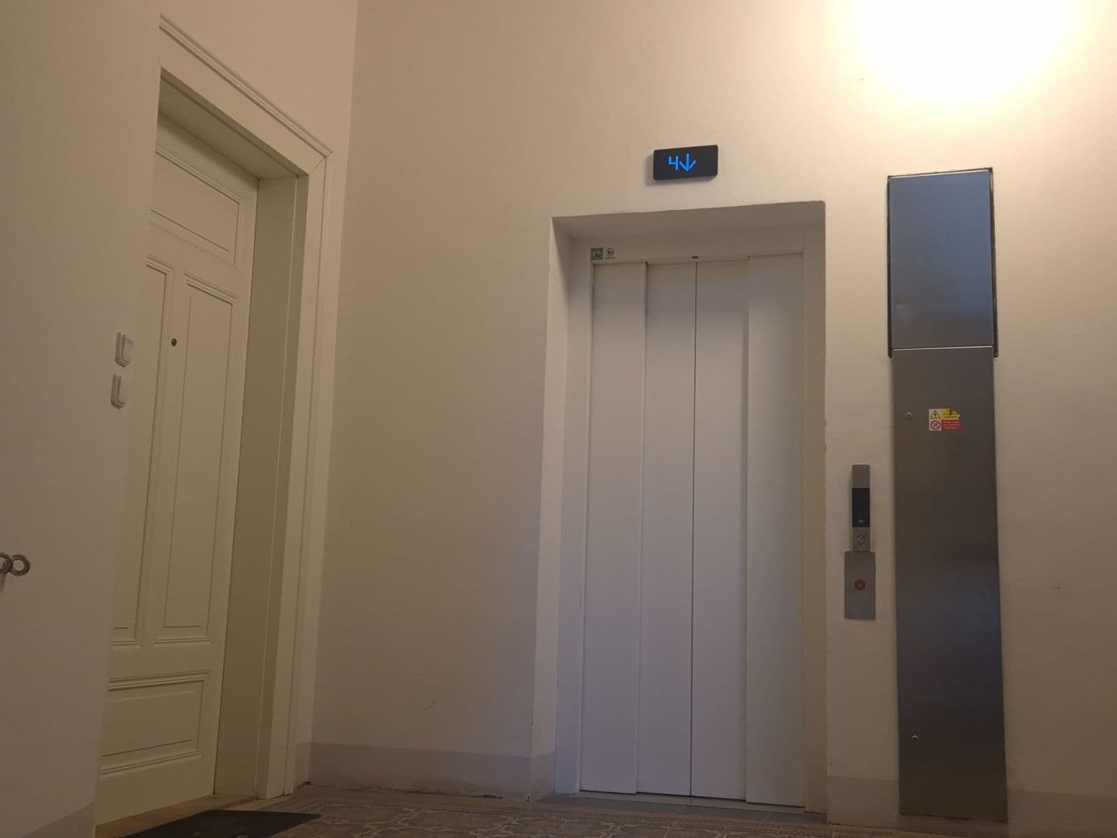 Prenájom bytu 1-izbový 40 m², Pernerova, Praha, Praha Prenájom bytu 1-izbový 40 m², Pernerova, Praha, Praha