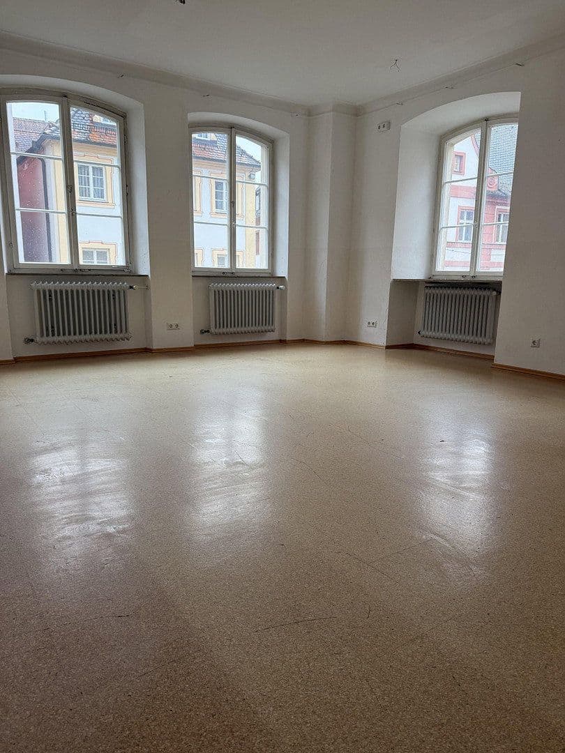 Prenájom bytu 6-izbový 125 m², Spitalstraße 17, Ellwangen (Jagst), Bádensko-Wurttembersko Prenájom bytu 6-izbový 125 m², Spitalstraße 17, Ellwangen (Jagst), Bádensko-Wurttembersko