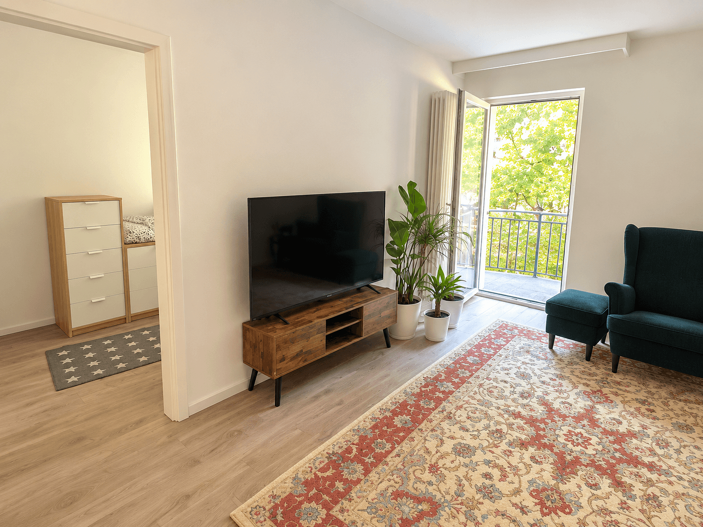 Prenájom bytu 3-izbový 60 m², München, Bavorsko Prenájom bytu 3-izbový 60 m², München, Bavorsko