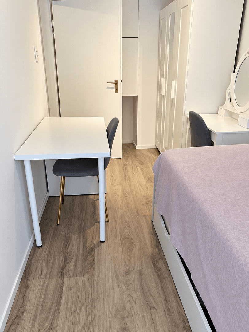 Prenájom bytu 3-izbový 60 m², München, Bavorsko Prenájom bytu 3-izbový 60 m², München, Bavorsko