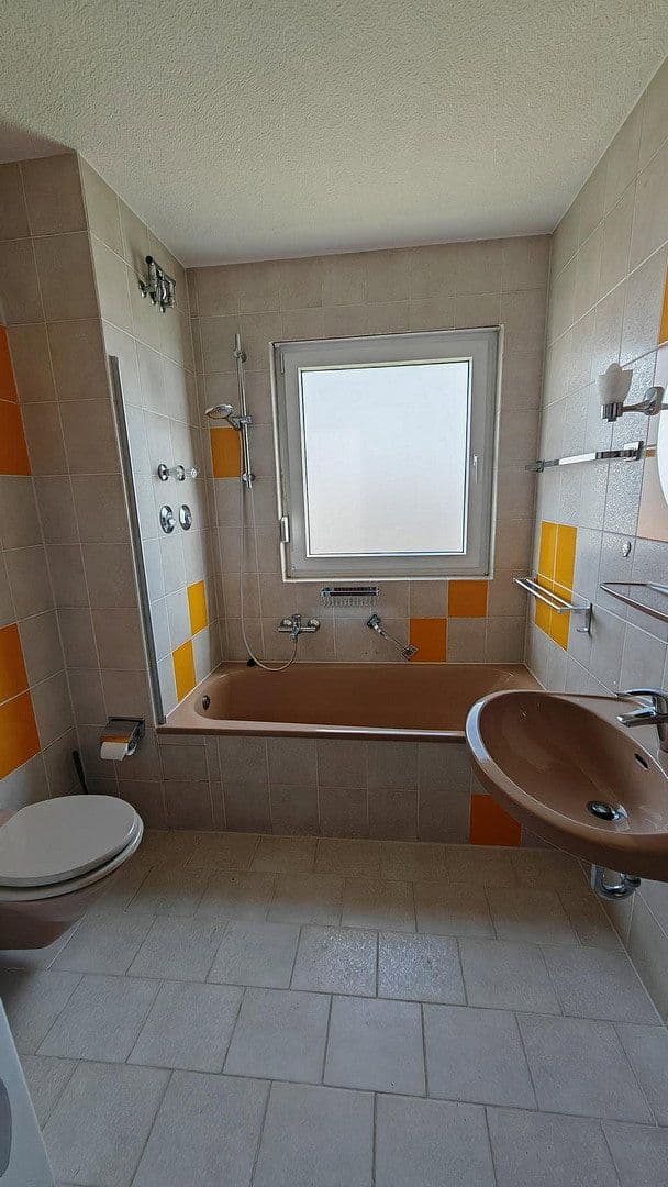 Prenájom bytu 3-izbový 64 m², Schlegelstr. 16, Schwandorf, Bavorsko Prenájom bytu 3-izbový 64 m², Schlegelstr. 16, Schwandorf, Bavorsko
