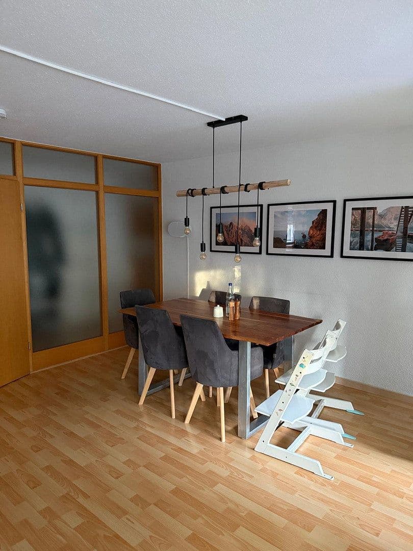 Prenájom bytu 4-izbový 102 m², Weinstadt, Bádensko-Wurttembersko Prenájom bytu 4-izbový 102 m², Weinstadt, Bádensko-Wurttembersko
