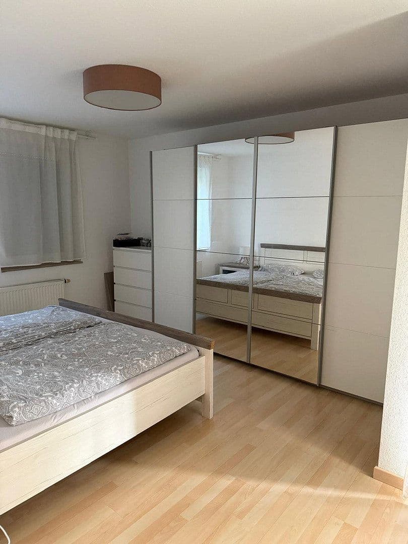 Prenájom bytu 4-izbový 102 m², Weinstadt, Bádensko-Wurttembersko Prenájom bytu 4-izbový 102 m², Weinstadt, Bádensko-Wurttembersko