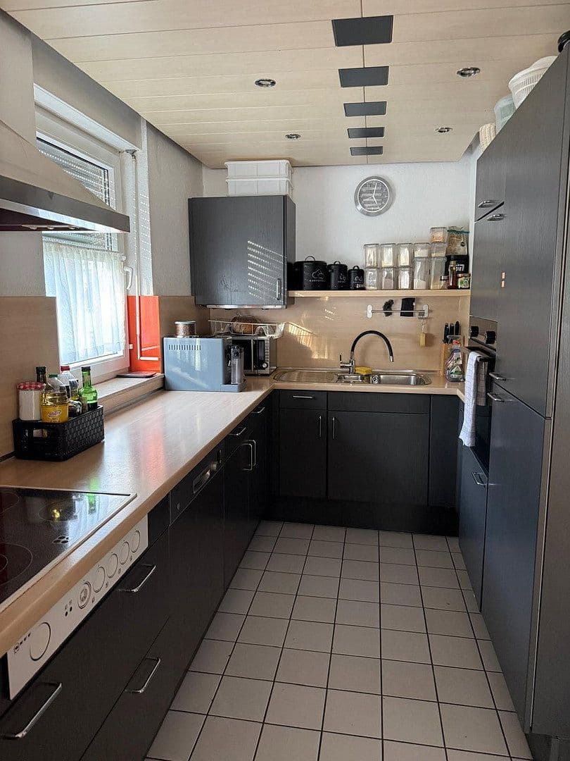 Prenájom bytu 4-izbový 102 m², Weinstadt, Bádensko-Wurttembersko Prenájom bytu 4-izbový 102 m², Weinstadt, Bádensko-Wurttembersko