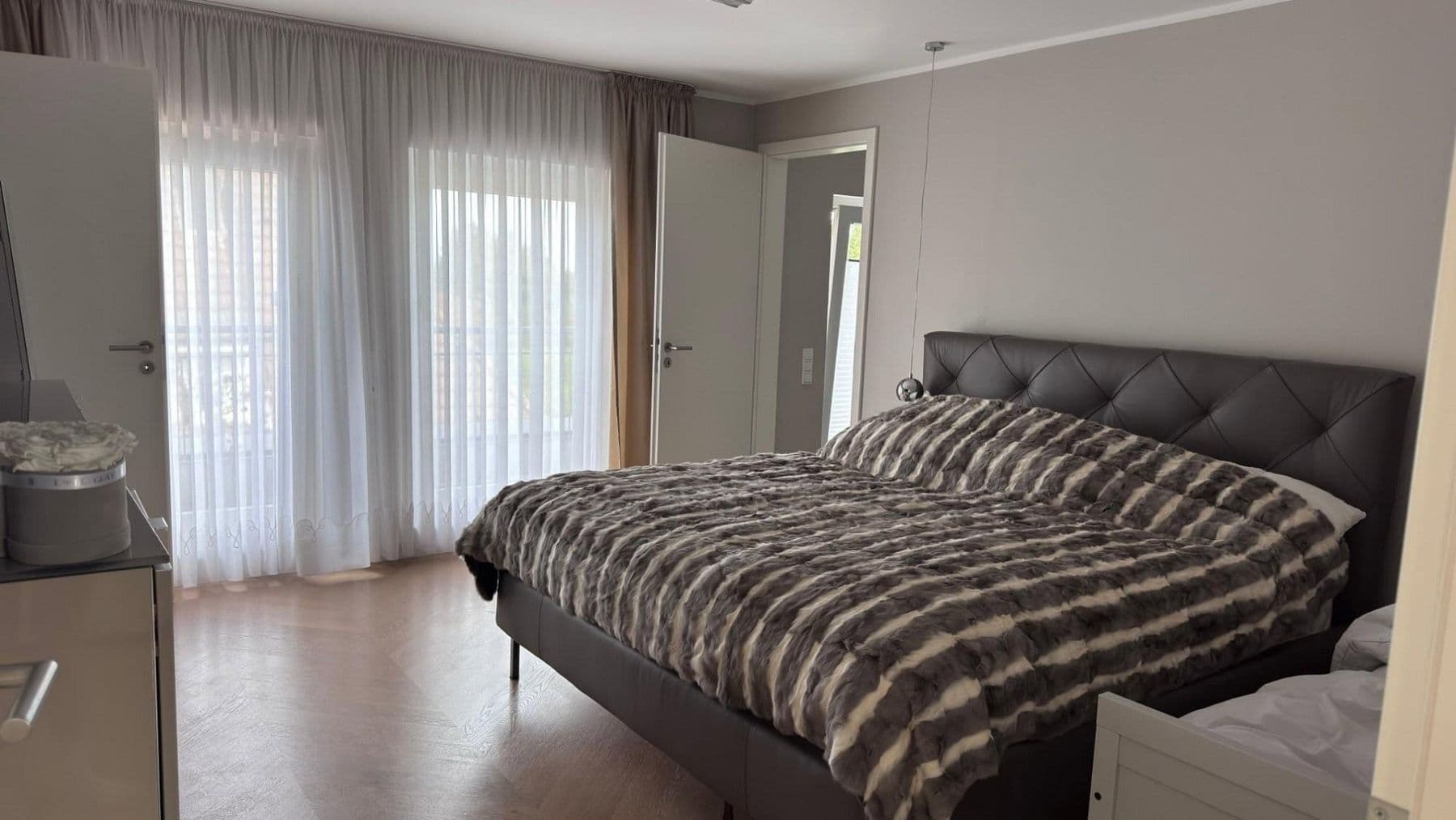 Prenájom bytu 3-izbový 185 m², Hagener Straße 536, Dortmund, Severné Porýnie - Westfálsko Prenájom bytu 3-izbový 185 m², Hagener Straße 536, Dortmund, Severné Porýnie - Westfálsko