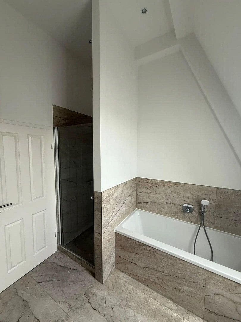 Prenájom bytu 2-izbový 69 m², Wönnichstraße 110, Berlin, Berlín Prenájom bytu 2-izbový 69 m², Wönnichstraße 110, Berlin, Berlín