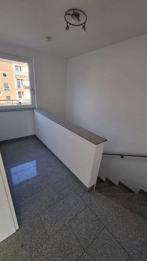 Prenájom bytu 2-izbový 63 m², Düsseldorf, Severné Porýnie - Westfálsko Prenájom bytu 2-izbový 63 m², Düsseldorf, Severné Porýnie - Westfálsko
