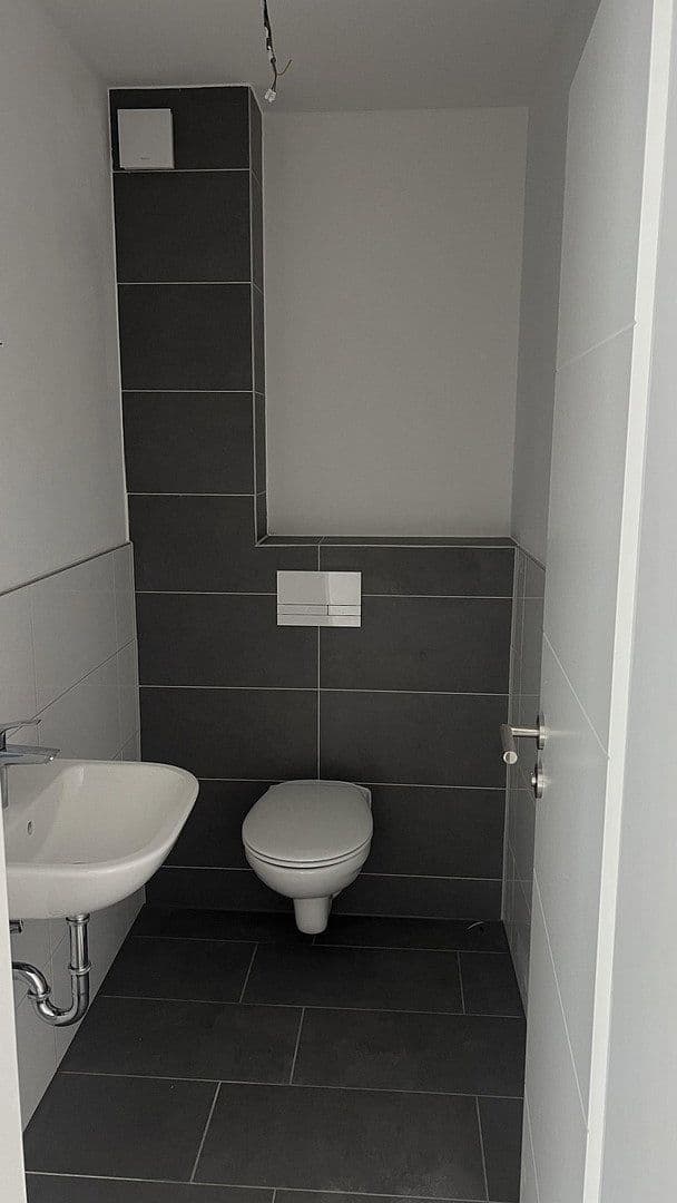 Prenájom bytu 4-izbový 103 m², Ludwigshafen, Porýnie-Falcko Prenájom bytu 4-izbový 103 m², Ludwigshafen, Porýnie-Falcko