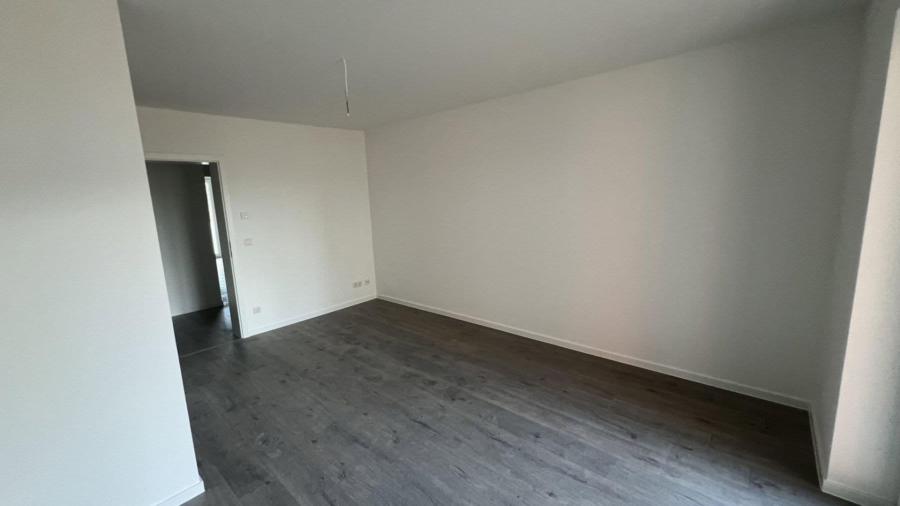 Prenájom bytu 4-izbový 103 m², Ludwigshafen, Porýnie-Falcko Prenájom bytu 4-izbový 103 m², Ludwigshafen, Porýnie-Falcko