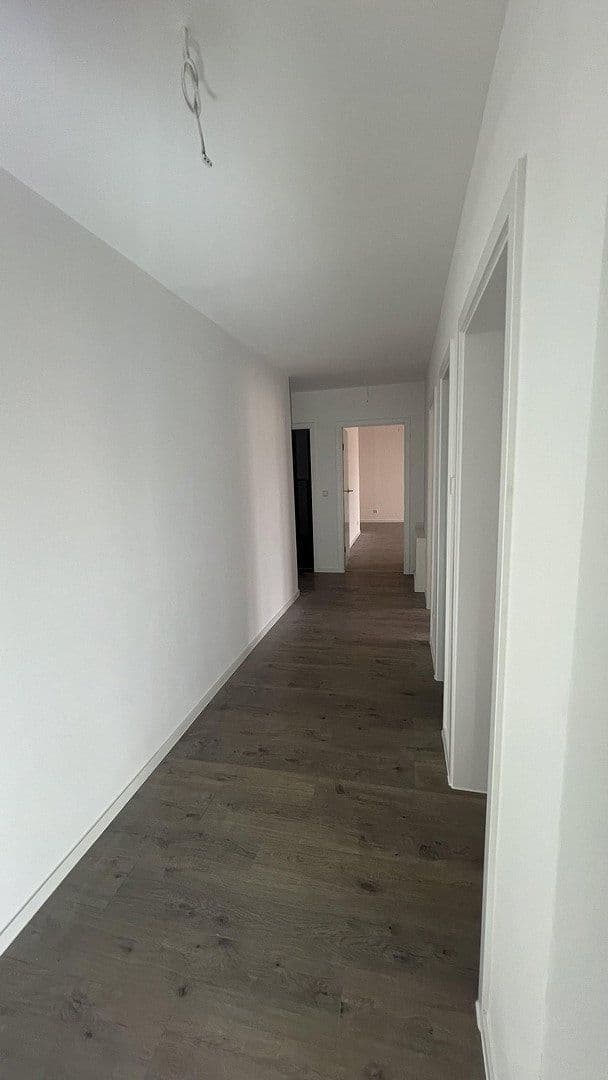 Prenájom bytu 4-izbový 103 m², Ludwigshafen, Porýnie-Falcko Prenájom bytu 4-izbový 103 m², Ludwigshafen, Porýnie-Falcko