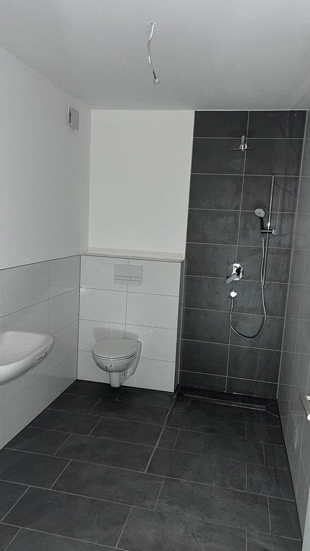 Prenájom bytu 4-izbový 103 m², Ludwigshafen, Porýnie-Falcko Prenájom bytu 4-izbový 103 m², Ludwigshafen, Porýnie-Falcko