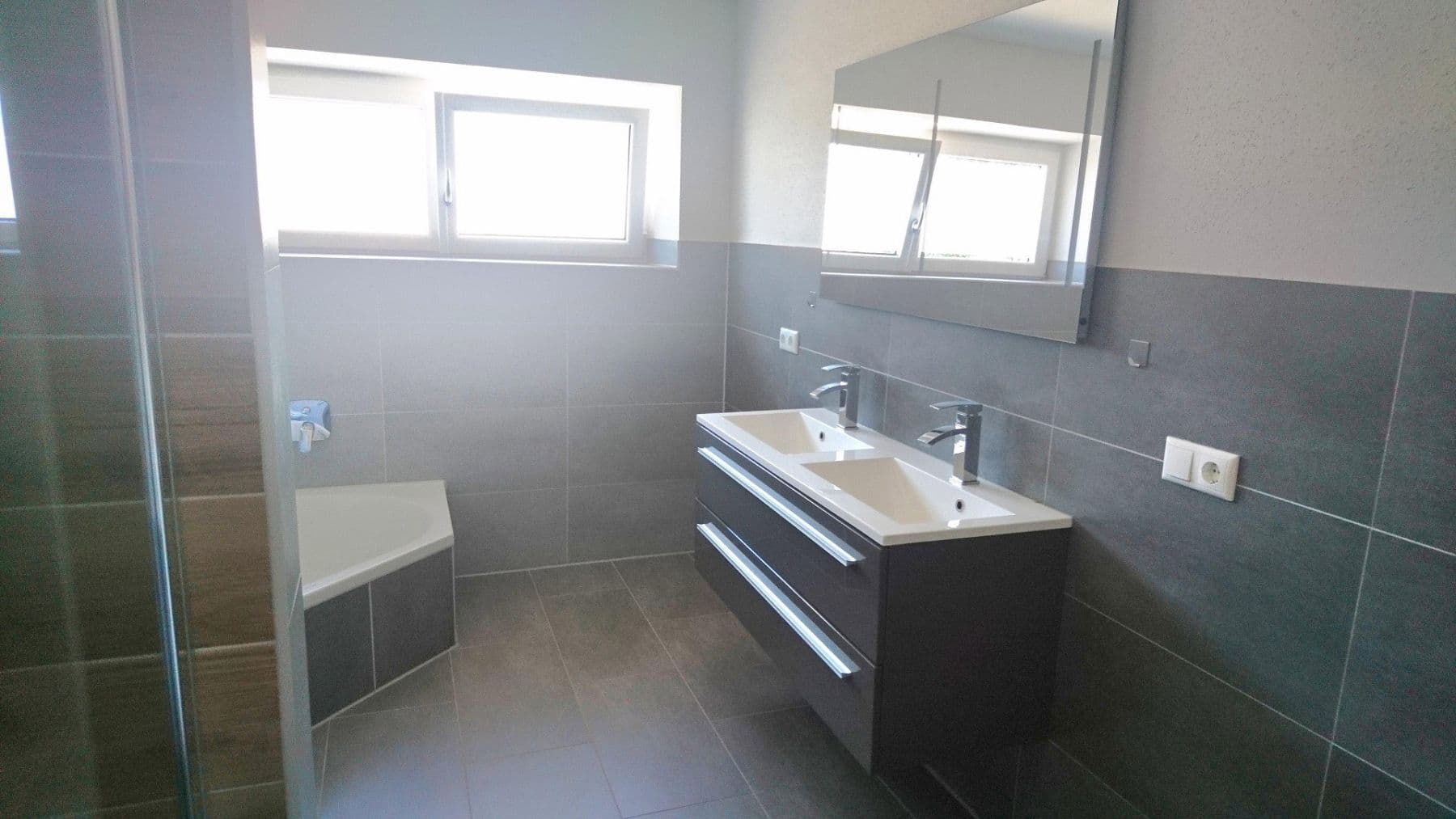 Prenájom domu 120 m², pozemok 150 m², Fichtenweg 11 b, Hochburg-Ach, Horné Rakúsko Prenájom domu 120 m², pozemok 150 m², Fichtenweg 11 b, Hochburg-Ach, Horné Rakúsko