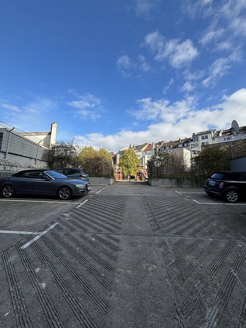 Prenájom garáže, Kölnerstr 44, Düsseldorf, Severné Porýnie - Westfálsko Prenájom garáže, Kölnerstr 44, Düsseldorf, Severné Porýnie - Westfálsko