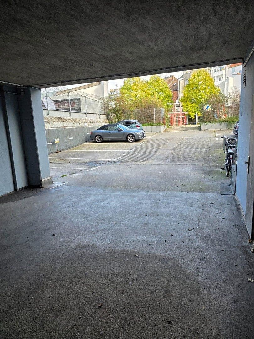 Prenájom garáže, Kölnerstr 44, Düsseldorf, Severné Porýnie - Westfálsko Prenájom garáže, Kölnerstr 44, Düsseldorf, Severné Porýnie - Westfálsko