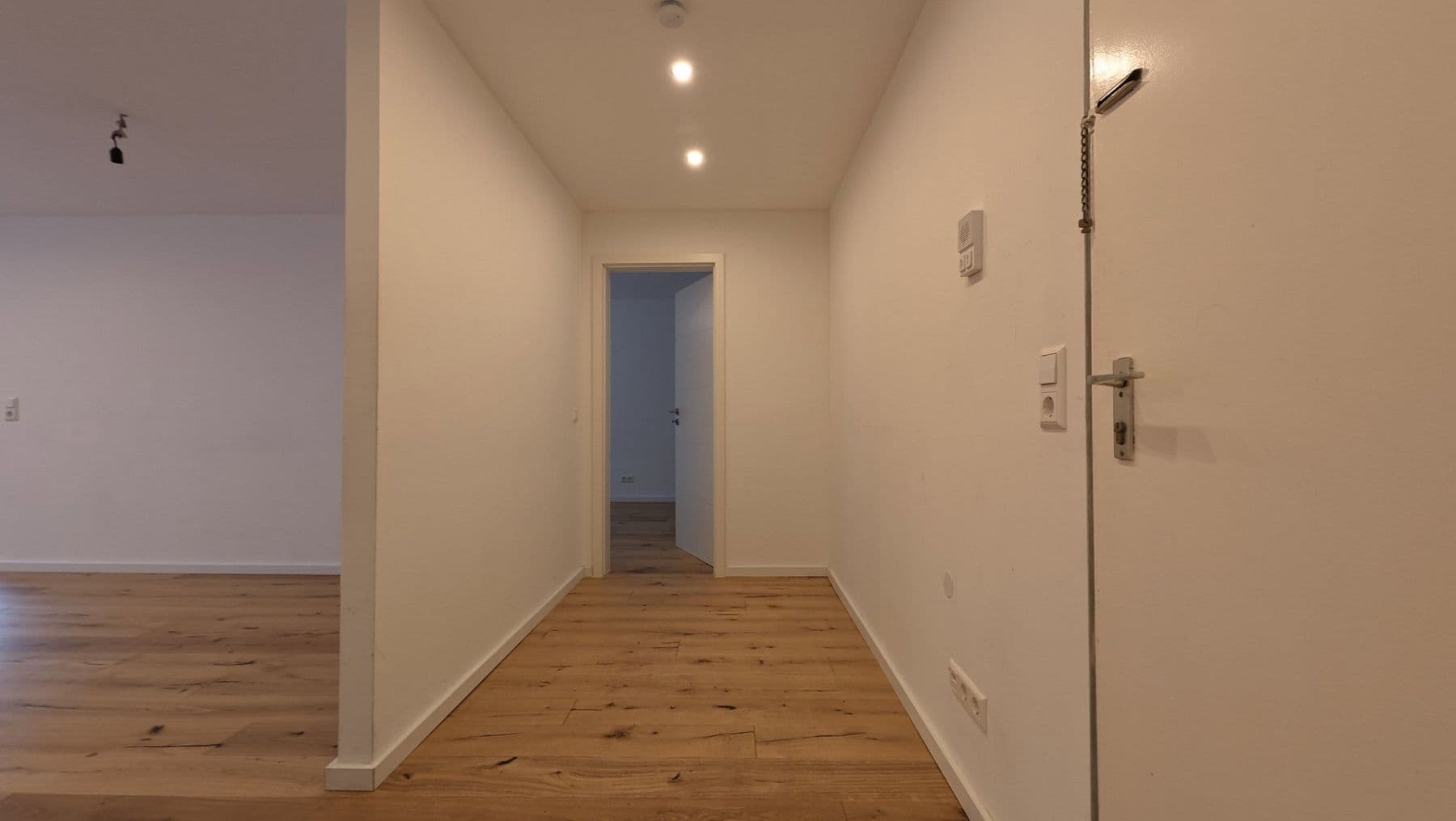 Prenájom bytu 3-izbový 68 m², Otto-Hahn-Platz 3, Heidelberg, Bádensko-Wurttembersko Prenájom bytu 3-izbový 68 m², Otto-Hahn-Platz 3, Heidelberg, Bádensko-Wurttembersko
