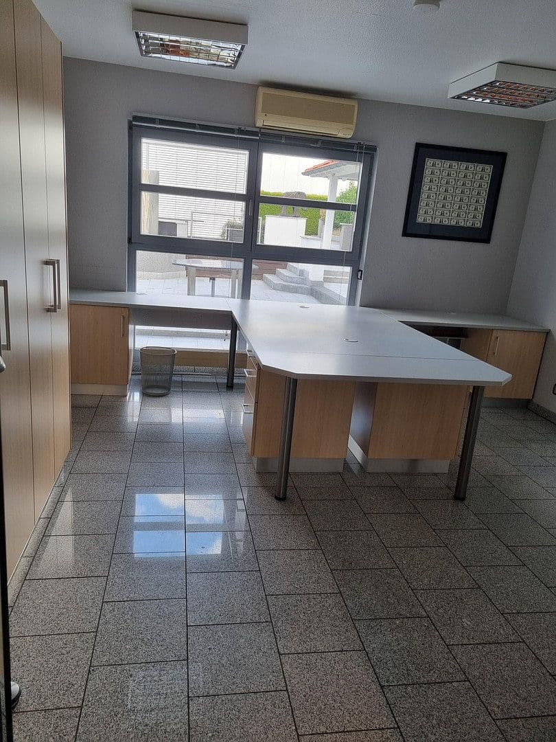 Prenájom kancelárie 206 m², Altdorf, Bádensko-Wurttembersko Prenájom kancelárie 206 m², Altdorf, Bádensko-Wurttembersko