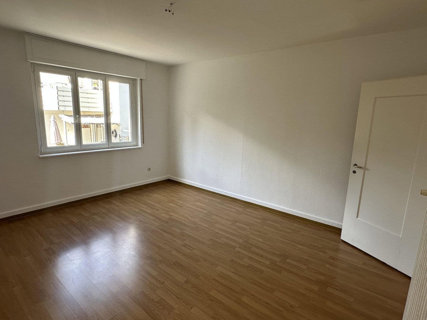 Prenájom bytu 4-izbový 110 m², Brahmsweg 32, Stuttgart, Bádensko-Wurttembersko Prenájom bytu 4-izbový 110 m², Brahmsweg 32, Stuttgart, Bádensko-Wurttembersko