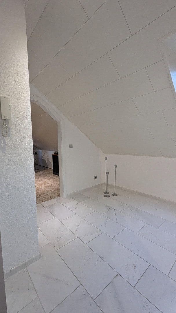 Prenájom bytu 4-izbový 186 m², Flörsheim-Dalsheim, Porýnie-Falcko Prenájom bytu 4-izbový 186 m², Flörsheim-Dalsheim, Porýnie-Falcko