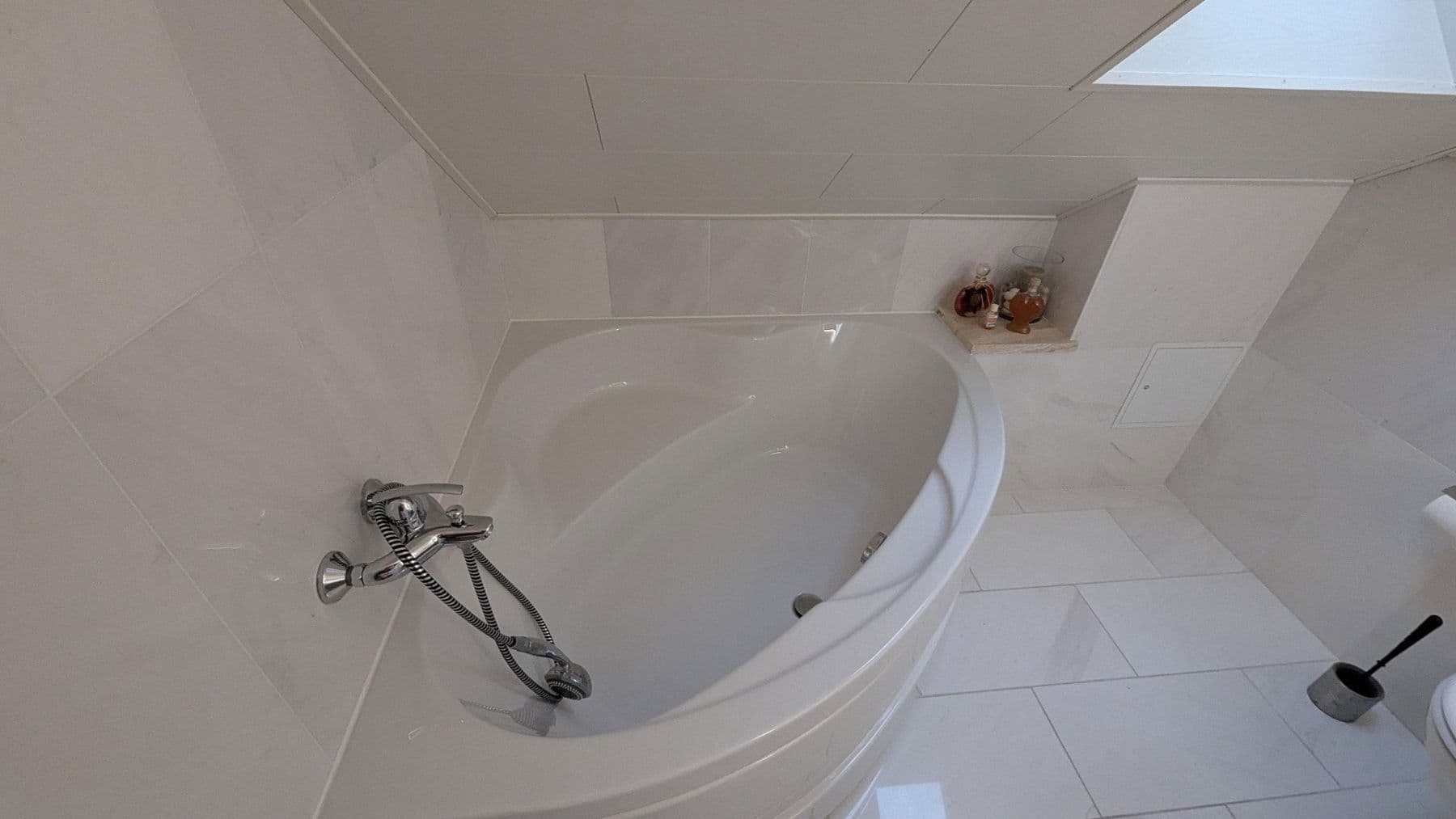 Prenájom bytu 4-izbový 186 m², Flörsheim-Dalsheim, Porýnie-Falcko Prenájom bytu 4-izbový 186 m², Flörsheim-Dalsheim, Porýnie-Falcko
