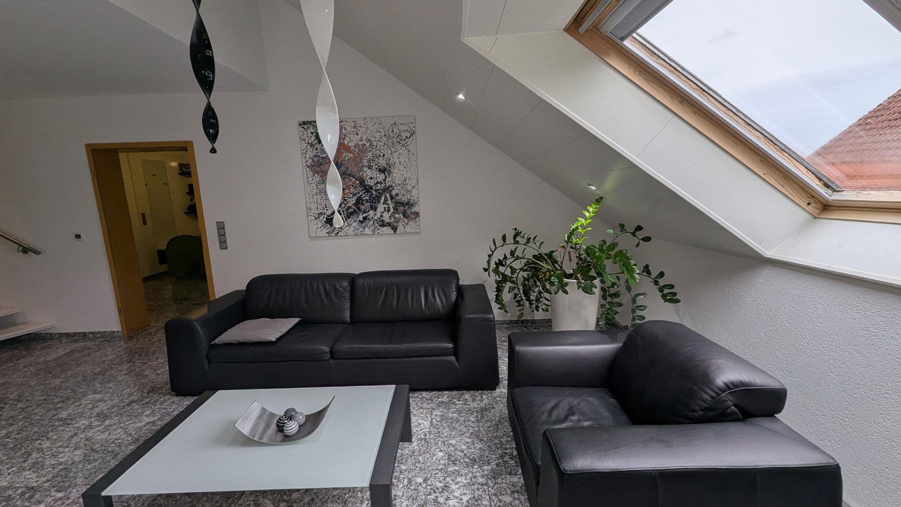 Prenájom bytu 4-izbový 186 m², Flörsheim-Dalsheim, Porýnie-Falcko Prenájom bytu 4-izbový 186 m², Flörsheim-Dalsheim, Porýnie-Falcko