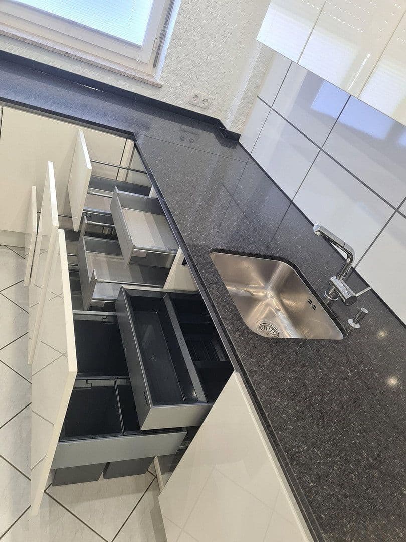 Prenájom bytu 4-izbový 115 m², Fellbach, Bádensko-Wurttembersko Prenájom bytu 4-izbový 115 m², Fellbach, Bádensko-Wurttembersko
