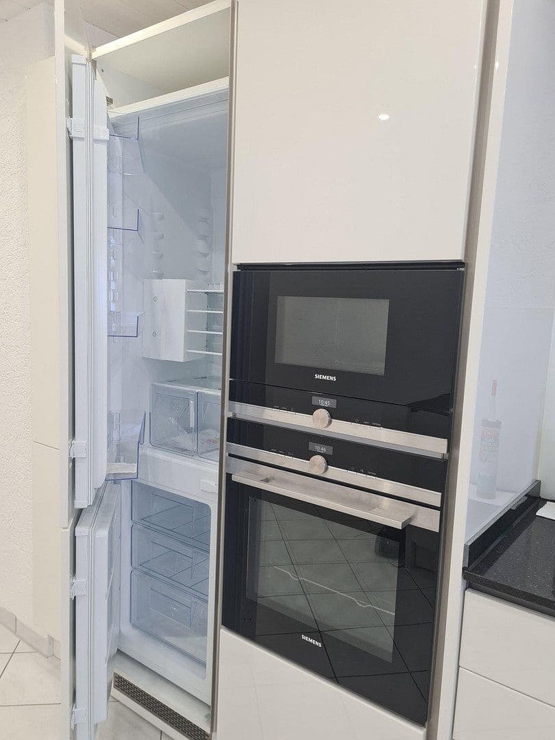 Prenájom bytu 4-izbový 115 m², Fellbach, Bádensko-Wurttembersko Prenájom bytu 4-izbový 115 m², Fellbach, Bádensko-Wurttembersko