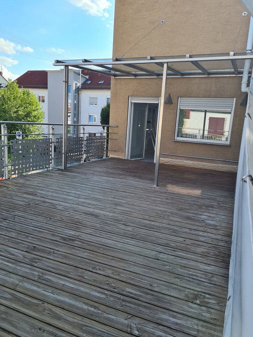 Prenájom bytu 4-izbový 115 m², Fellbach, Bádensko-Wurttembersko Prenájom bytu 4-izbový 115 m², Fellbach, Bádensko-Wurttembersko