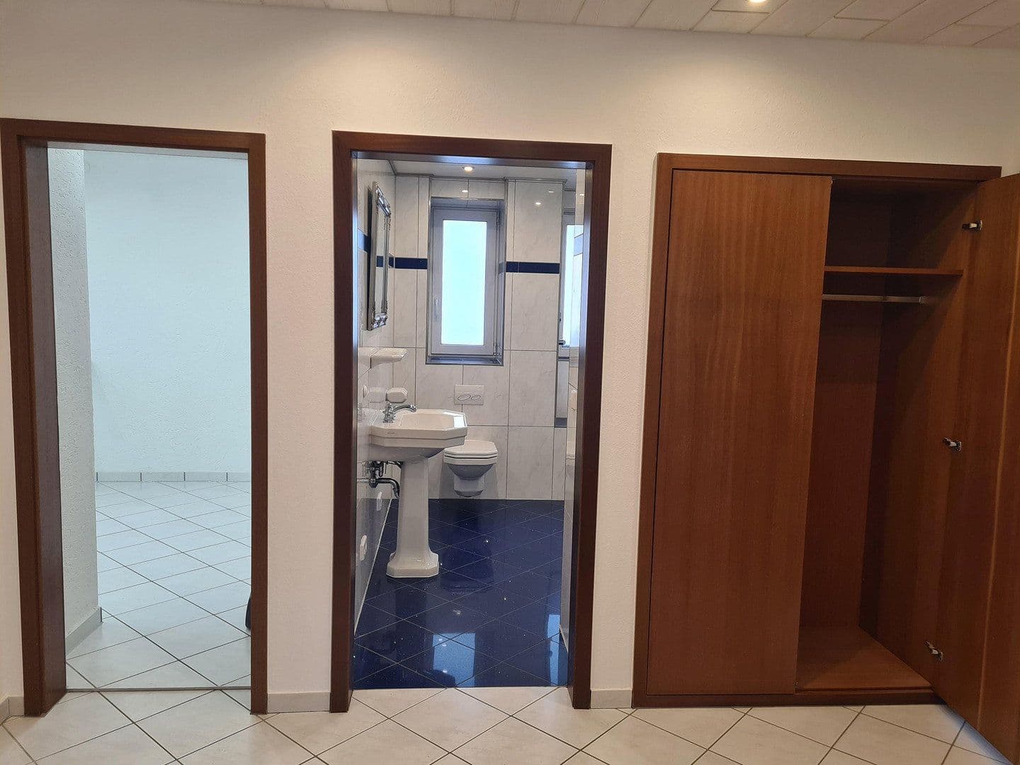Prenájom bytu 4-izbový 115 m², Fellbach, Bádensko-Wurttembersko Prenájom bytu 4-izbový 115 m², Fellbach, Bádensko-Wurttembersko