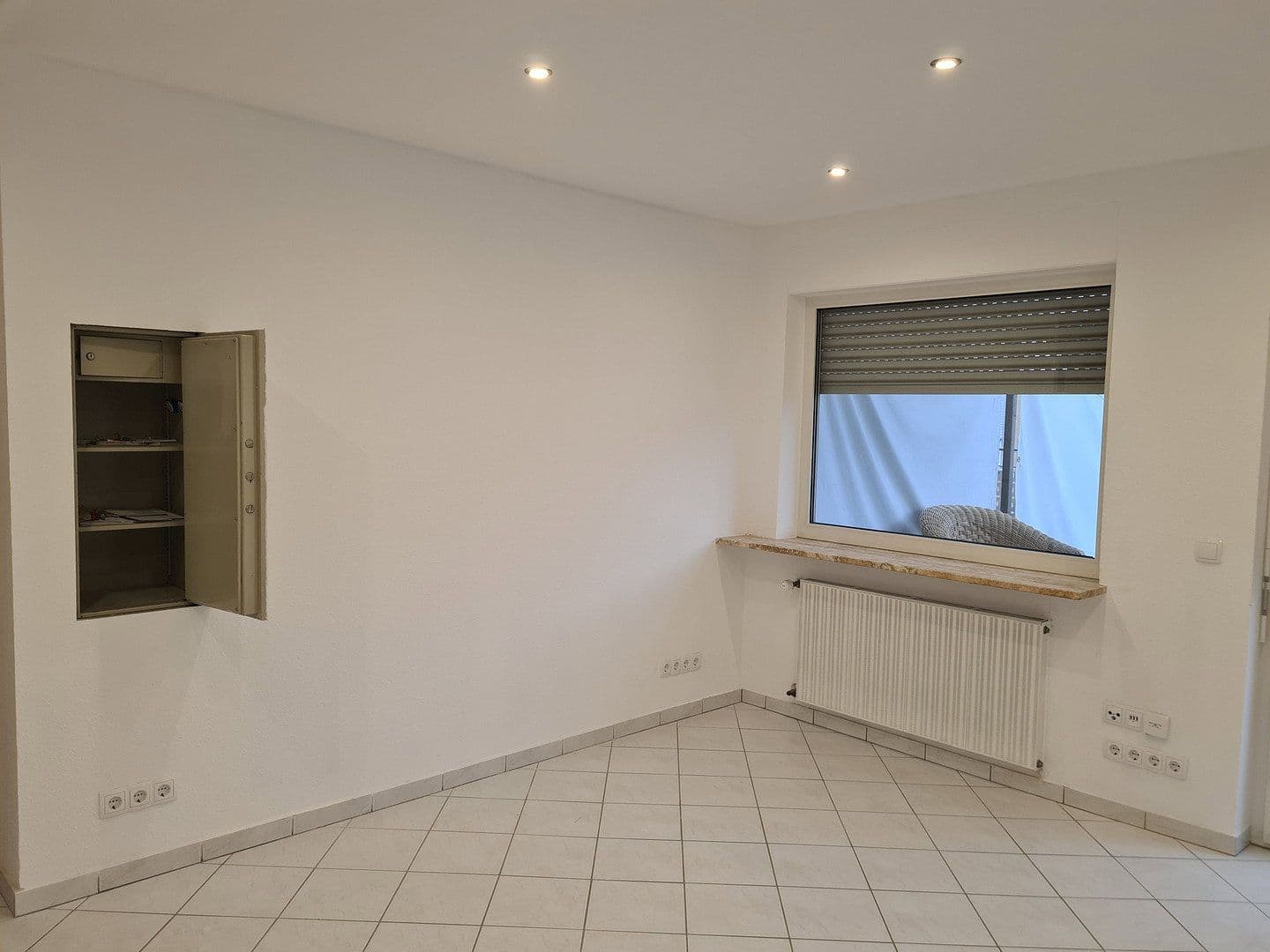 Prenájom bytu 4-izbový 115 m², Fellbach, Bádensko-Wurttembersko Prenájom bytu 4-izbový 115 m², Fellbach, Bádensko-Wurttembersko