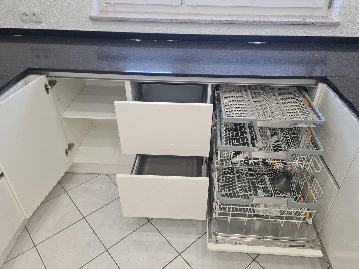 Prenájom bytu 4-izbový 115 m², Fellbach, Bádensko-Wurttembersko Prenájom bytu 4-izbový 115 m², Fellbach, Bádensko-Wurttembersko