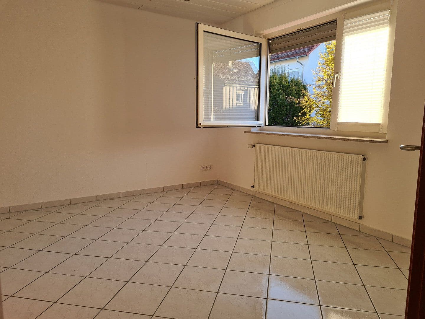 Prenájom bytu 4-izbový 115 m², Fellbach, Bádensko-Wurttembersko Prenájom bytu 4-izbový 115 m², Fellbach, Bádensko-Wurttembersko