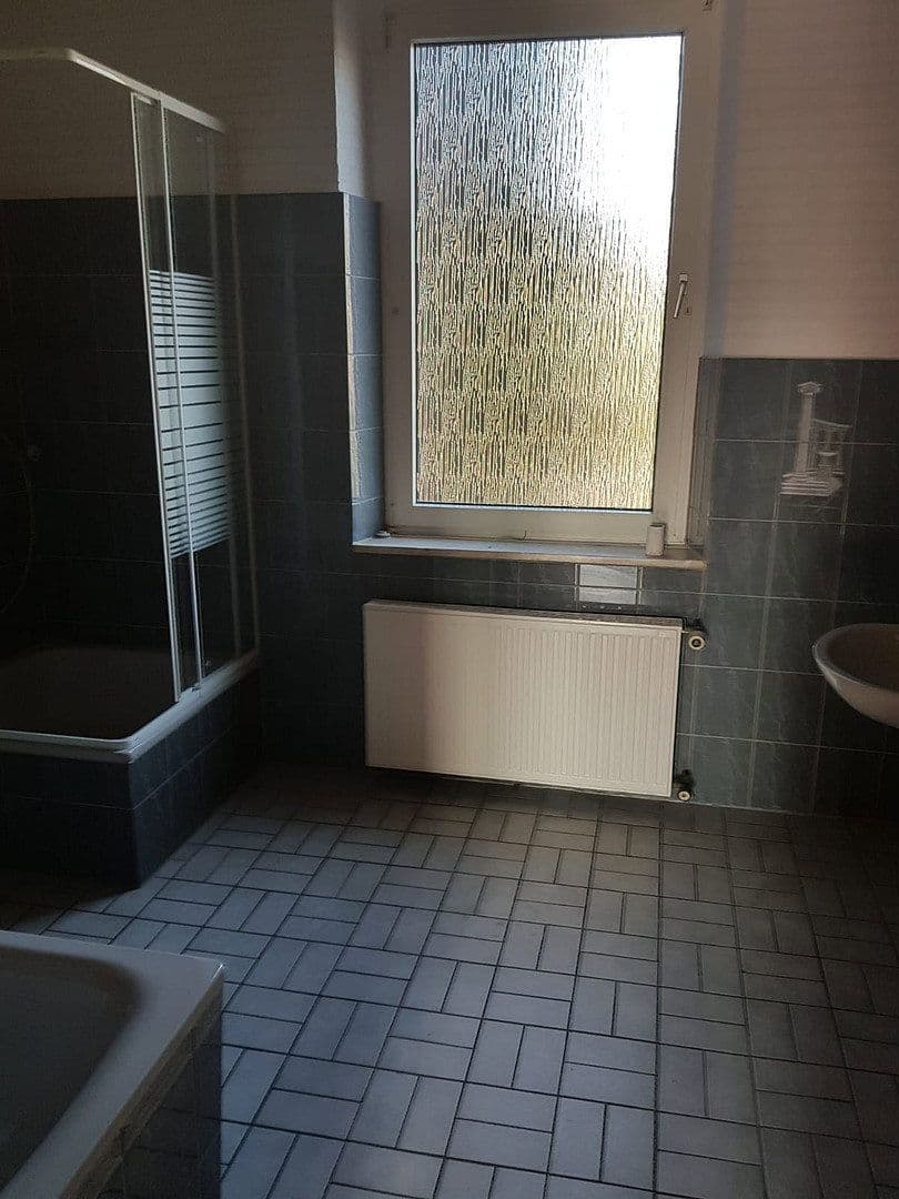 Prenájom bytu 3-izbový 72 m², Ziegelhorststraße 45, Duisburg, Severné Porýnie - Westfálsko Prenájom bytu 3-izbový 72 m², Ziegelhorststraße 45, Duisburg, Severné Porýnie - Westfálsko