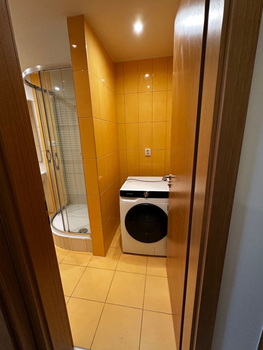 Prenájom bytu 2-izbový 66 m², Valečovská, Praha, Praha Prenájom bytu 2-izbový 66 m², Valečovská, Praha, Praha