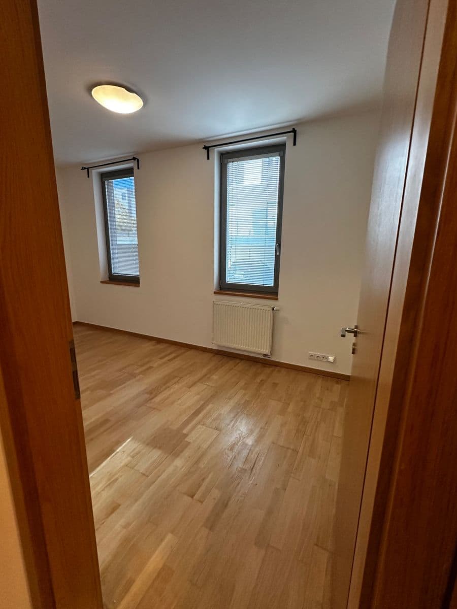 Prenájom bytu 2-izbový 66 m², Valečovská, Praha, Praha Prenájom bytu 2-izbový 66 m², Valečovská, Praha, Praha