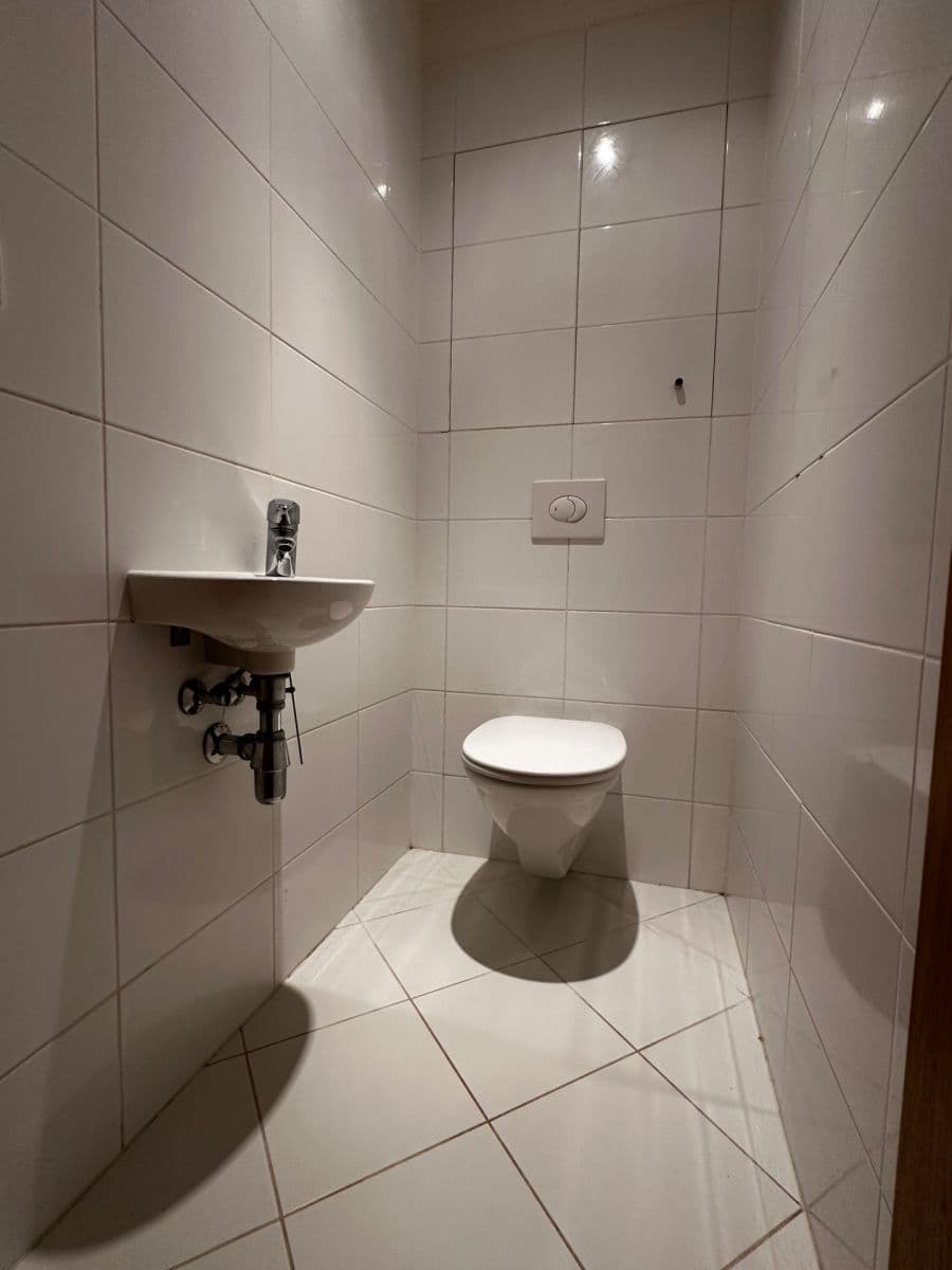 Prenájom bytu 2-izbový 66 m², Valečovská, Praha, Praha Prenájom bytu 2-izbový 66 m², Valečovská, Praha, Praha