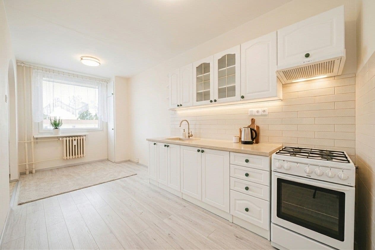 Prenájom bytu 3-izbový 75 m², Jažlovická, Praha, Praha Prenájom bytu 3-izbový 75 m², Jažlovická, Praha, Praha